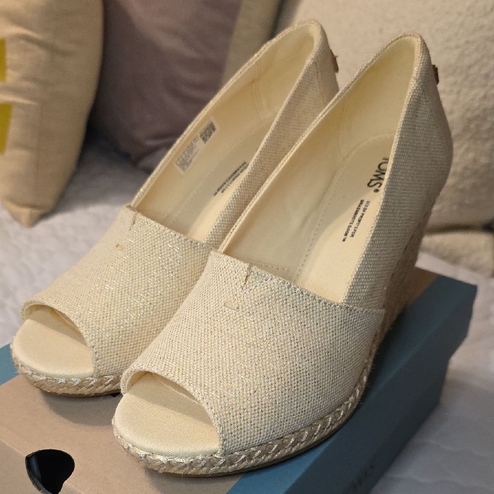 Toms Women's Beige Wedge Shoes